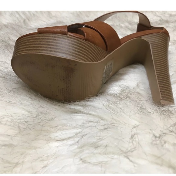 Express /Crisscross Strap Platform Heeled Sandal - Picture 6 of 9